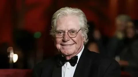 حسين فهمي شخصية العام السينمائية العربية في كان