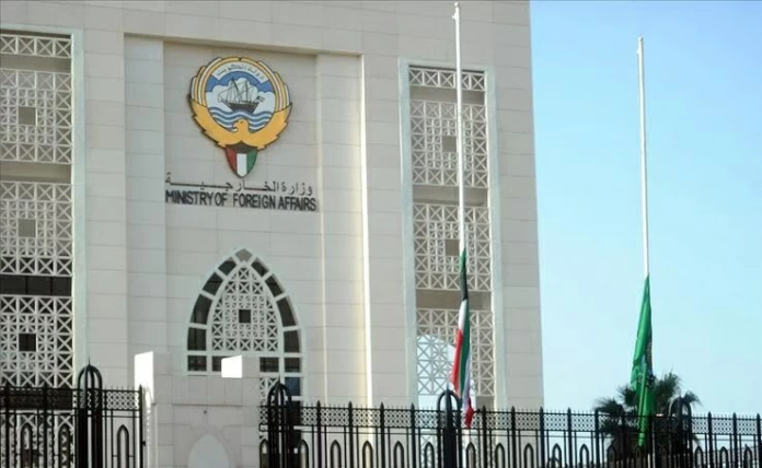 الكويت تسلم سفير إيران مذكرة احتجاج: تصعيد خطير بعد اعتقال متسللين