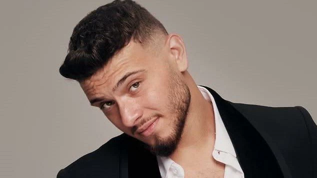 اعتذار الشامي للجزائريين: توضيحات الفنان بعد جدل حفل باريس