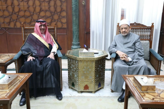 شيخ الأزهر يثمن جهود السعودية في الحج ويعزز التعاون