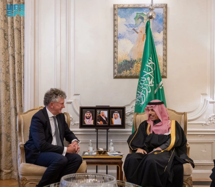 حماية الملاحة في مضيق هرمز: محور مباحثات سعودية بريطانية
