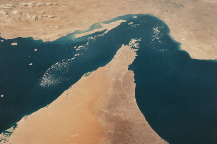إيران ومضيق هرمز: اعتراف رسمي باستخدامه كورقة ضغط سياسي