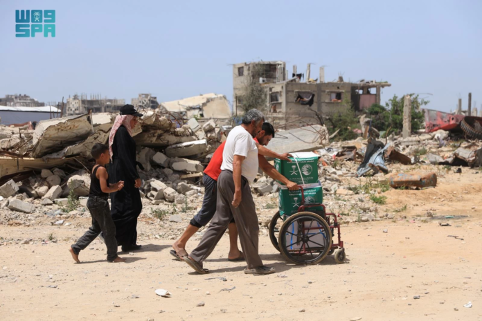 مساعدات غذائية سعودية في غزة: دعم إنساني يصل خان يونس