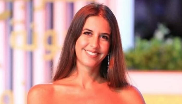 ماكرون وفنانة مصرية: تفاصيل لقاء غير رسمي بالإسكندرية