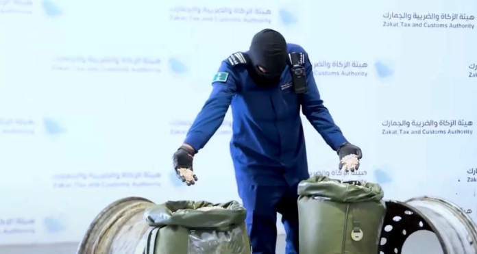 جمرك الحديثة يحبط تهريب 426 ألف حبة إمفيتامين مخدر