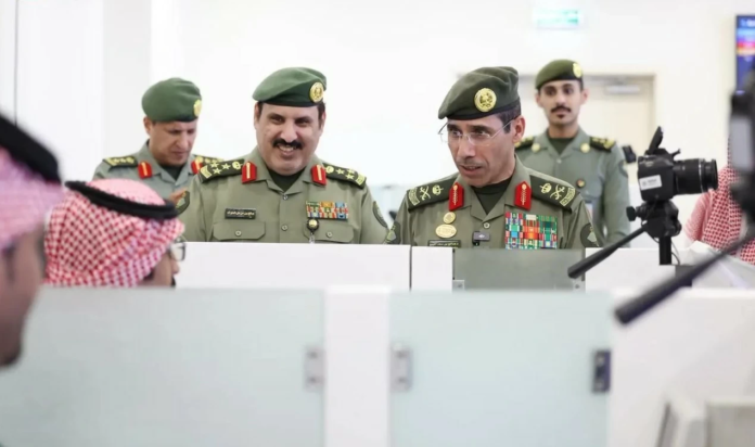 المدير العام للجوازات يتفقد مطار الطائف لضمان راحة الحجاج