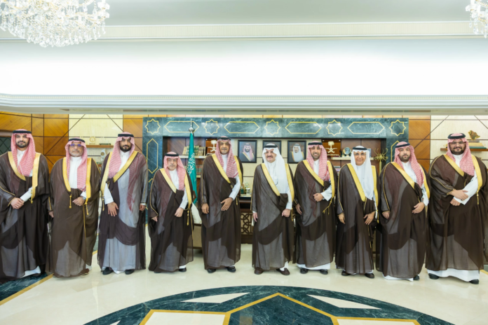 أمير الشرقية ورئيس اتحاد الغرف السعودية يبحثان دعم الاقتصاد