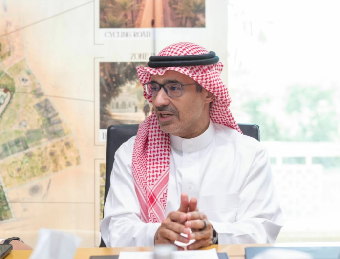بناء أول حلبة سباق في السعودية: قصة رائد أبو زنادة