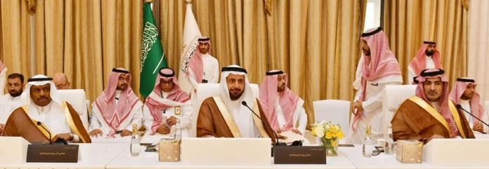 وزير الحج والعمرة يبحث مع مكاتب شؤون الحجاج استعدادات الموسم