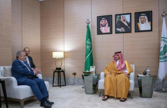 وزير الداخلية السعودي ورئيس منظمة الحج والزيارة الإيرانية يبحثان ترتيبات الحج