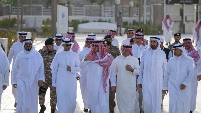 وزير الداخلية يتابع جاهزية المنظومة الصحية والخدمية لموسم الحج