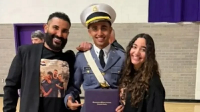 أحمد سعد يهدي نجله سيارة.. هدية تخرج فاخرة على أنغام «فلوس بابا»