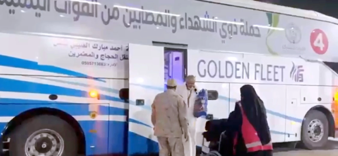 ذوي الشهداء والمصابين اليمنيين يصلون لأداء الحج باستقبال من التحالف