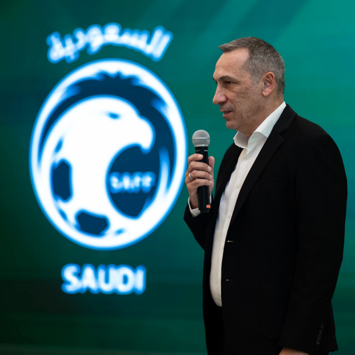دونيس يكشف خطته للمنتخب السعودي وجاهزية اللاعبين للمونديال