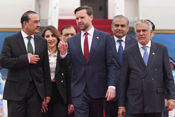 الملف النووي الإيراني: طهران ترفض تسليم اليورانيوم وتصاعد التوتر