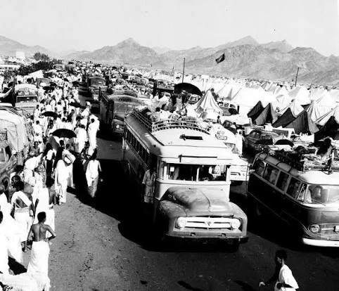 رحلة الحج عبر العصور: من المشقة إلى التقنيات الذكية