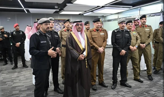 تفقد مركز العمليات الأمنية الموحدة (911) بمكة لتعزيز الأمن