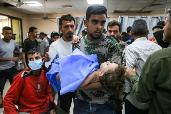 غارة إسرائيلية في غزة تودي بحياة 5 مدنيين بمخيم المغازي