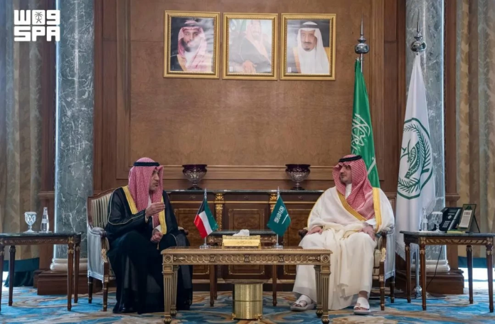 تعزيز التعاون الأمني السعودي الكويتي: لقاء وزيري الداخلية