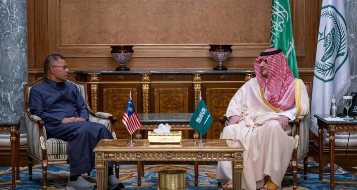 تعزيز التعاون الأمني بين السعودية وماليزيا في قلب مكة