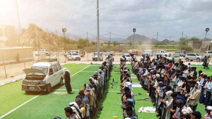 صلاة الغائب على الرئيس هادي: اليمنيون يودعون رئيسهم السابق