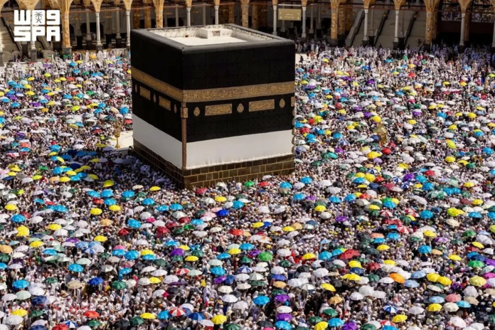 طواف الوداع.. ضيوف الرحمن يختتمون مناسك الحج بالبيت العتيق