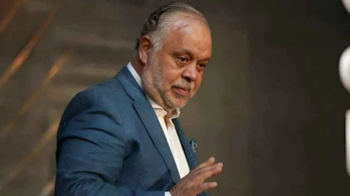 أزمة تغطية جنازات الفنانين: أشرف زكي يشكو مذيعاً للإعلاميين