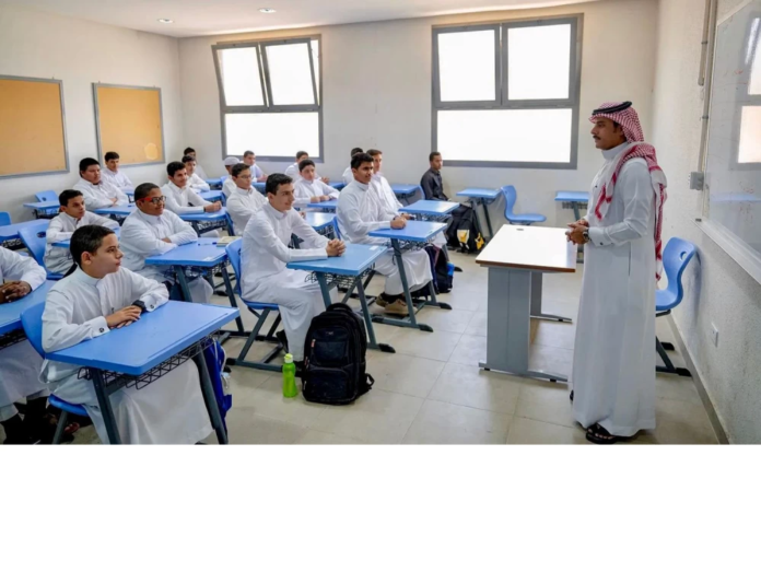 العودة إلى المدارس: دليل الأسر للاستعداد النفسي والمنظم