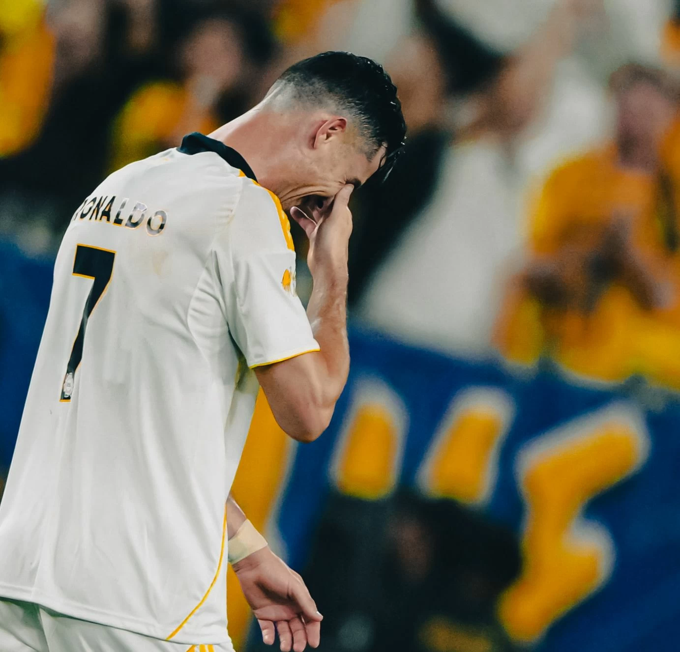 تتويج النصر بالدوري: دموع كريستيانو رونالدو تصنع التاريخ