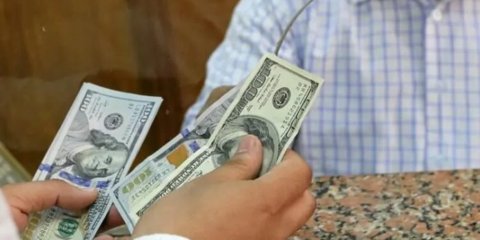 تحويلات المصريين بالخارج ترتفع 32% لتصل 34.9 مليار دولار