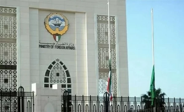 طرد دبلوماسيين إيرانيين من الكويت واستدعاء القائم بالأعمال