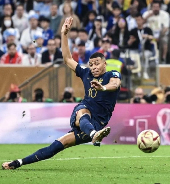 أهداف كأس العالم: رحلة تاريخية مثيرة من لوران إلى مبابي