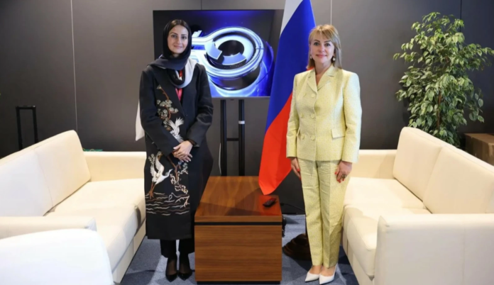 سارة بنت بندر تبحث ملفات المجلس الدولي للتمور مع روسيا