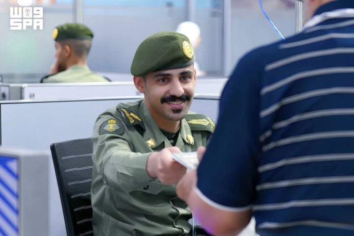 تسهيل مغادرة الحجاج: تقنيات ذكية من الجوازات السعودية