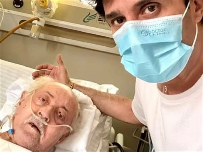 تفاصيل الحالة الصحية للفنان عبد العزيز مخيون بعد نقله للمستشفى