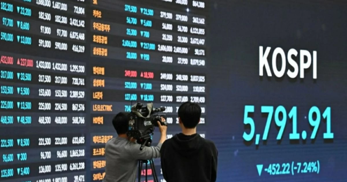 بورصة كوريا الجنوبية تعلّق التداول بعد هبوط الأسهم 9%