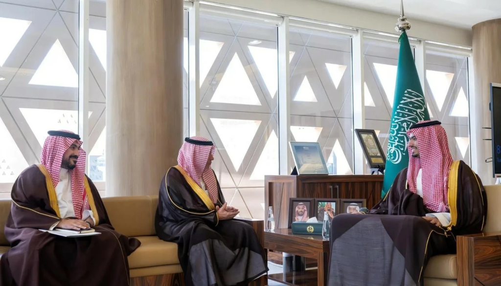 الأمير راكان بن سلمان يستقبل المستشار فهد تونسي بالدرعية