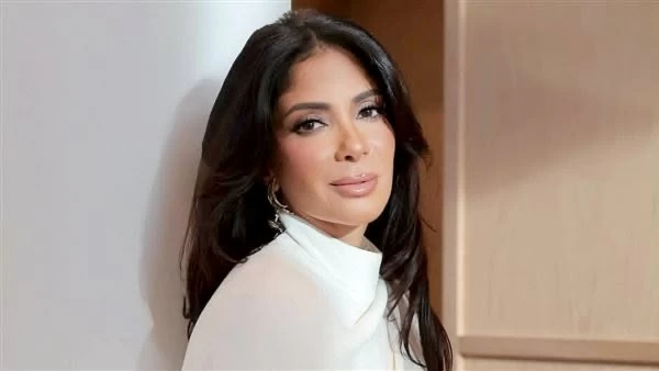 منى زكي تلاحق المسيئين قضائياً وترفض التنازل عن حقها