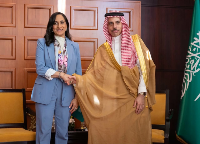 العلاقات السعودية الكندية: تفاصيل لقاء وزيري الخارجية