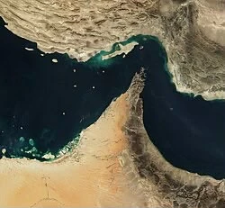إغلاق مضيق هرمز: طهران تعلن إغلاق الممر المائي وتصعيد عسكري