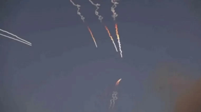 الأردن يحبط الهجمات الإيرانية ويسقط 20 صاروخاً في الأجواء