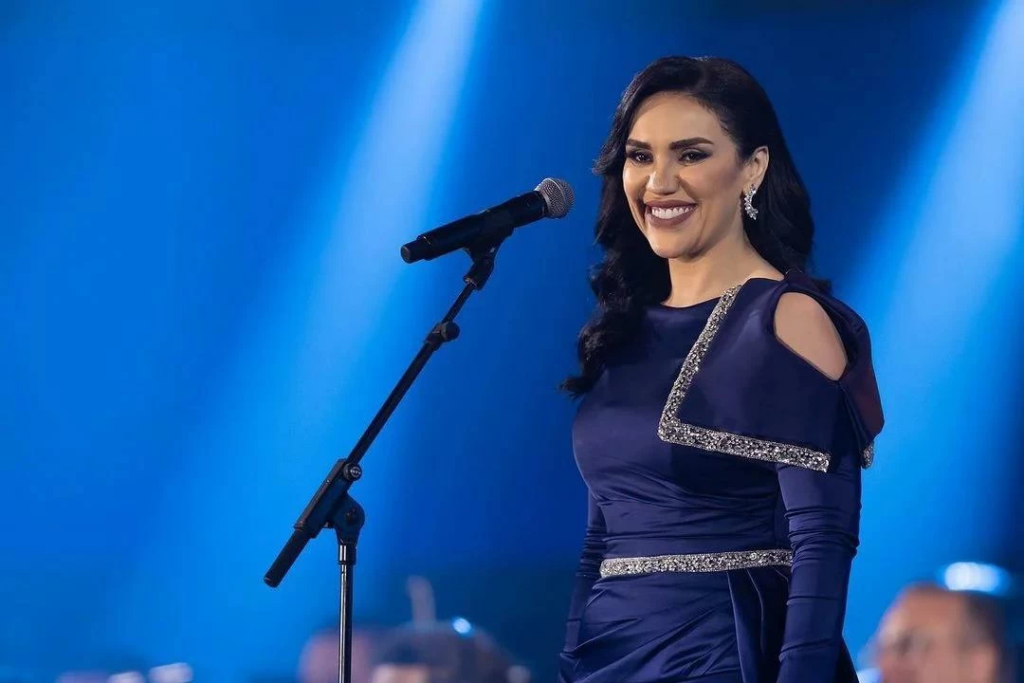 حفل مي فاروق في جدة: حلم الأغنية الخليجية وإشادة بالجمهور