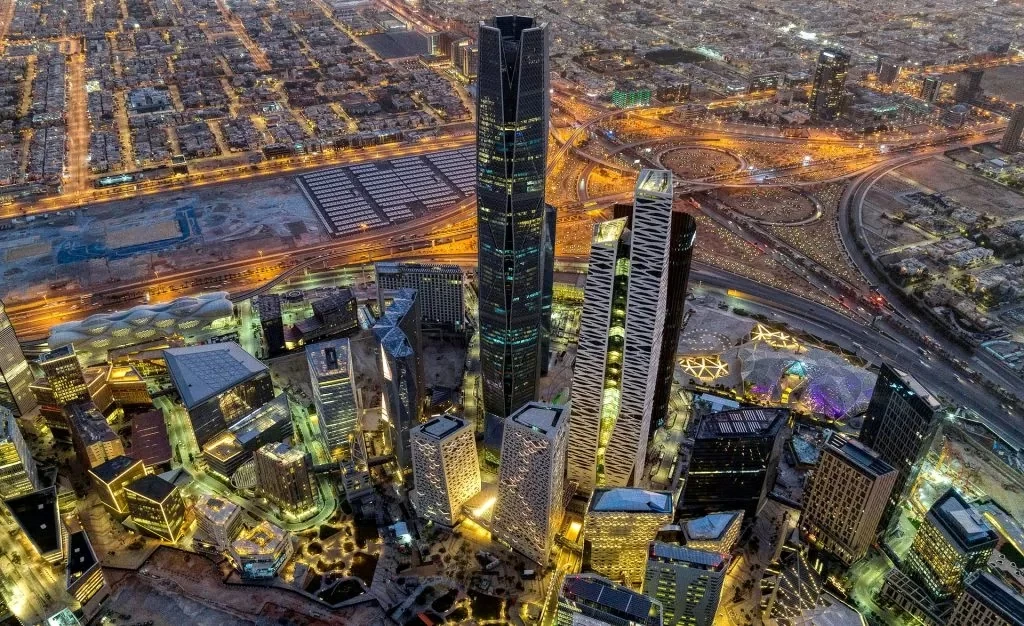 تقنيات الذكاء الاصطناعي: 33.1% من المنشآت تعتمدها في 2025