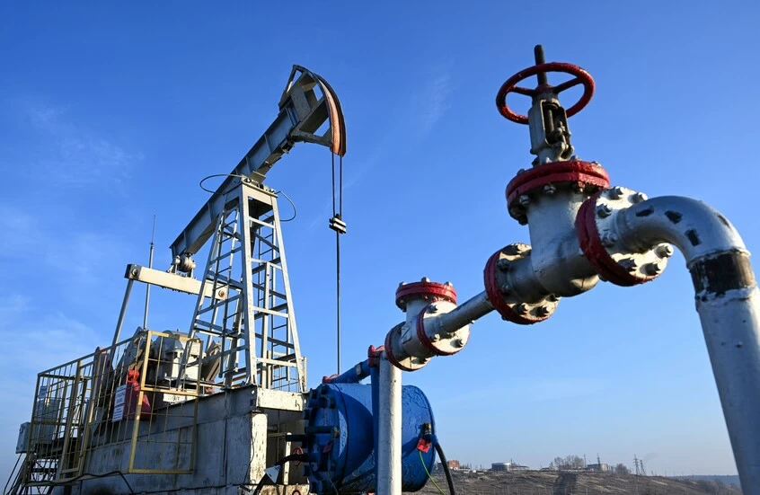 انخفاض أسعار النفط بأكثر من 5% بعد اتفاق هرمز التاريخي
