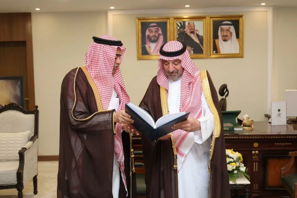 إنجازات مطاري نجران وشرورة: أمير المنطقة يتسلم الاعتماد الدولي