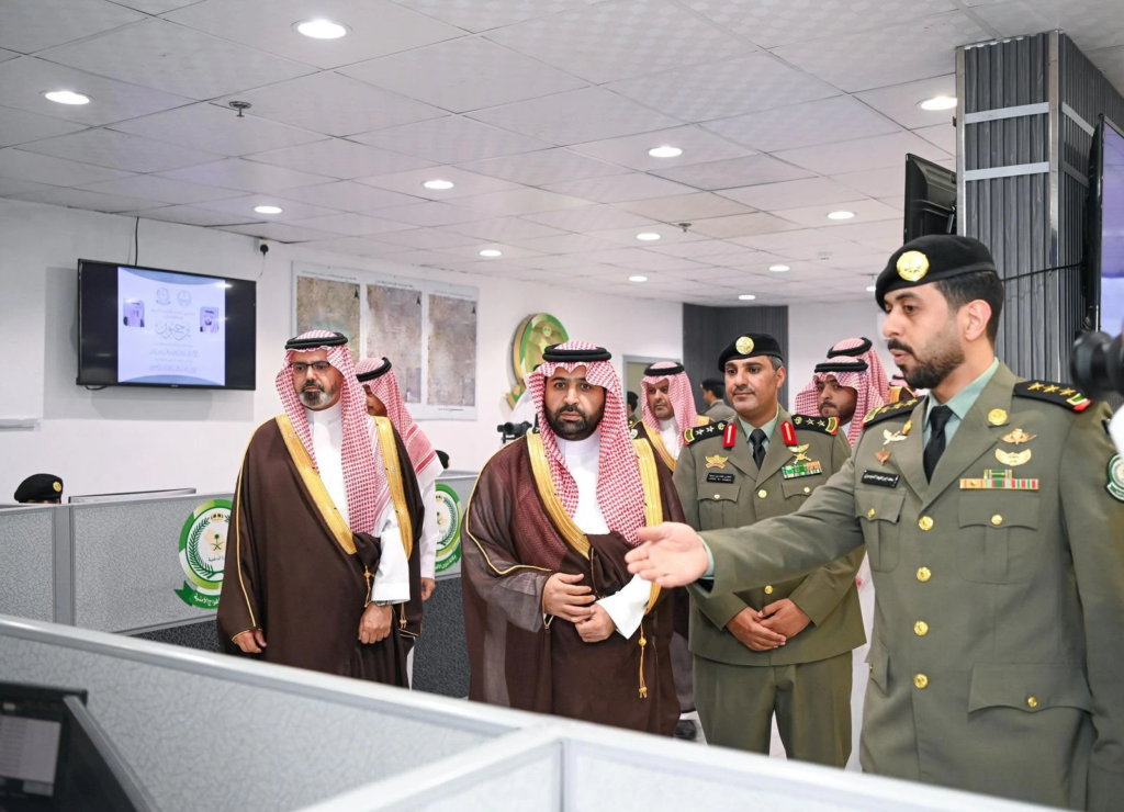 تفاصيل زيارة أمير جازان إلى مقر قيادة الأفواج الأمنية بجازان