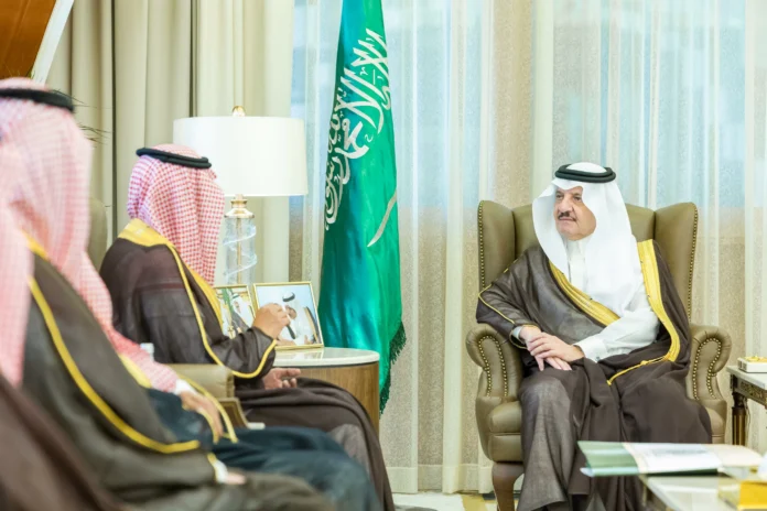أمير الشرقية يستعرض جهود وزارة الخارجية بالمنطقة