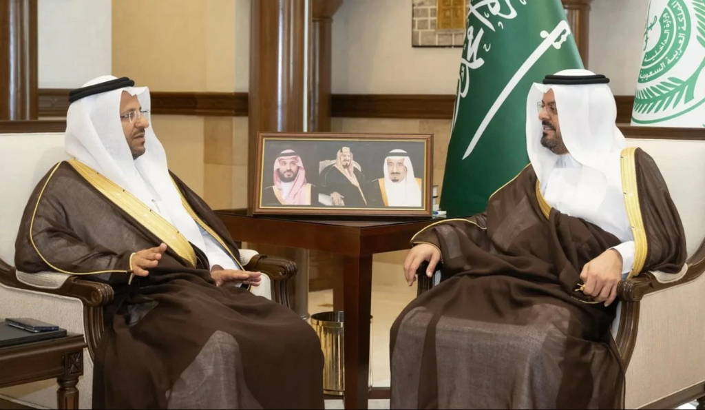 سعود بن مشعل يبحث مشاريع تطوير شؤون الحرمين بجدة