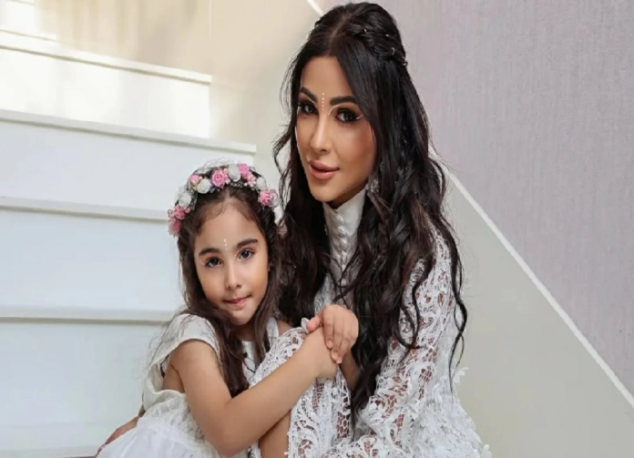 مهيرة عبدالعزيز تكشف حقيقة خسارة حضانة ابنتها يسمة