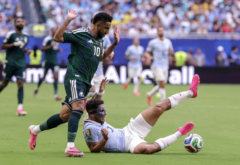 تحليل أداء المنتخب السعودي ضد الأوروغواي بقلم هشلان
